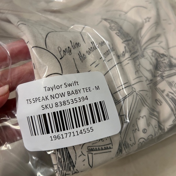 NWT Taylor Swift baby tee M - Picture 4 of 6